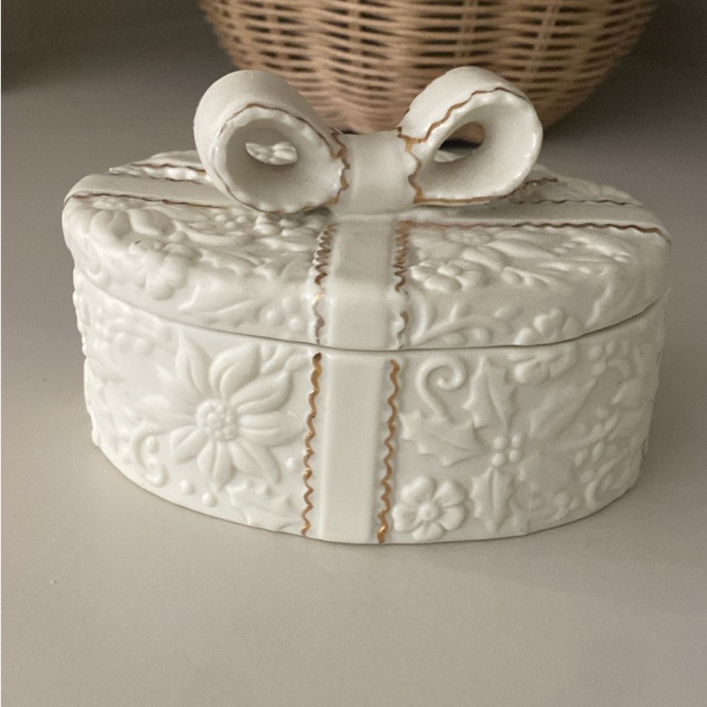 White Embossed Ceramic Trinket Box with Bow